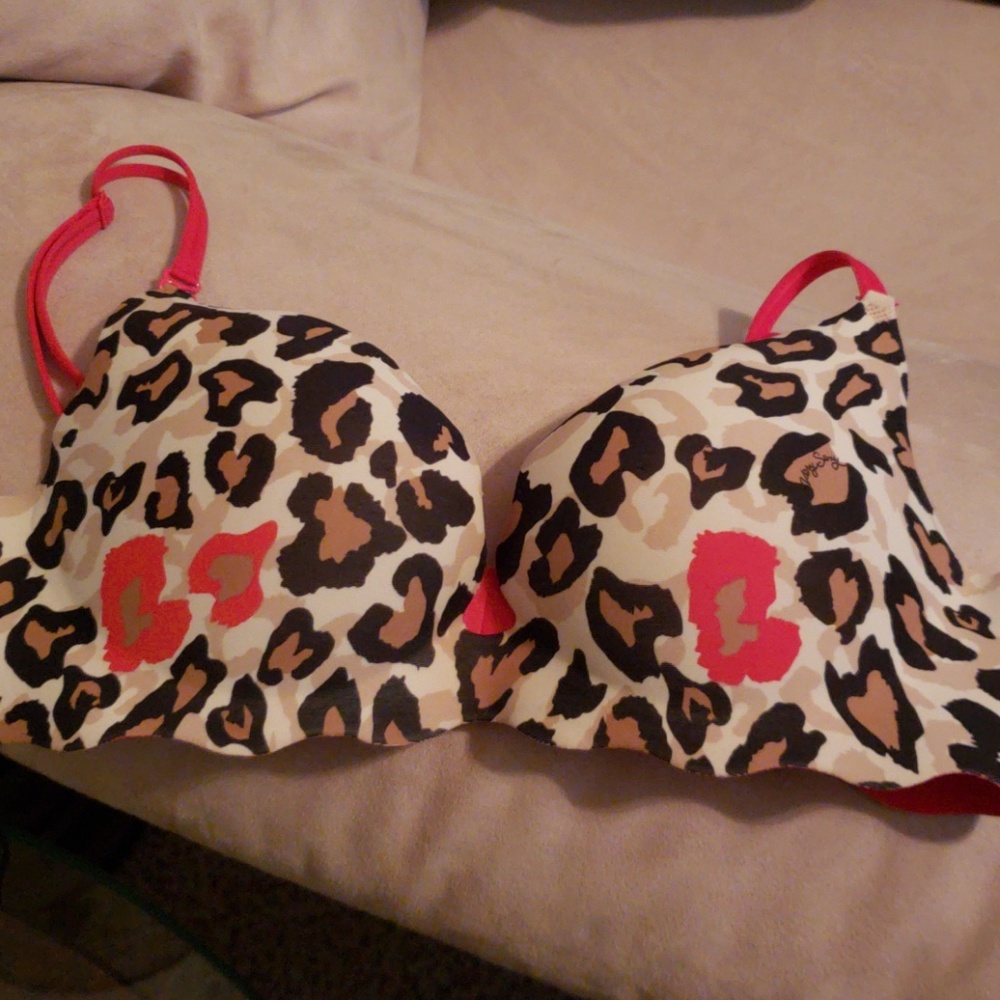 Victoria's Secret Leopard Print T-Shirt Bra with Pink Accent Straps